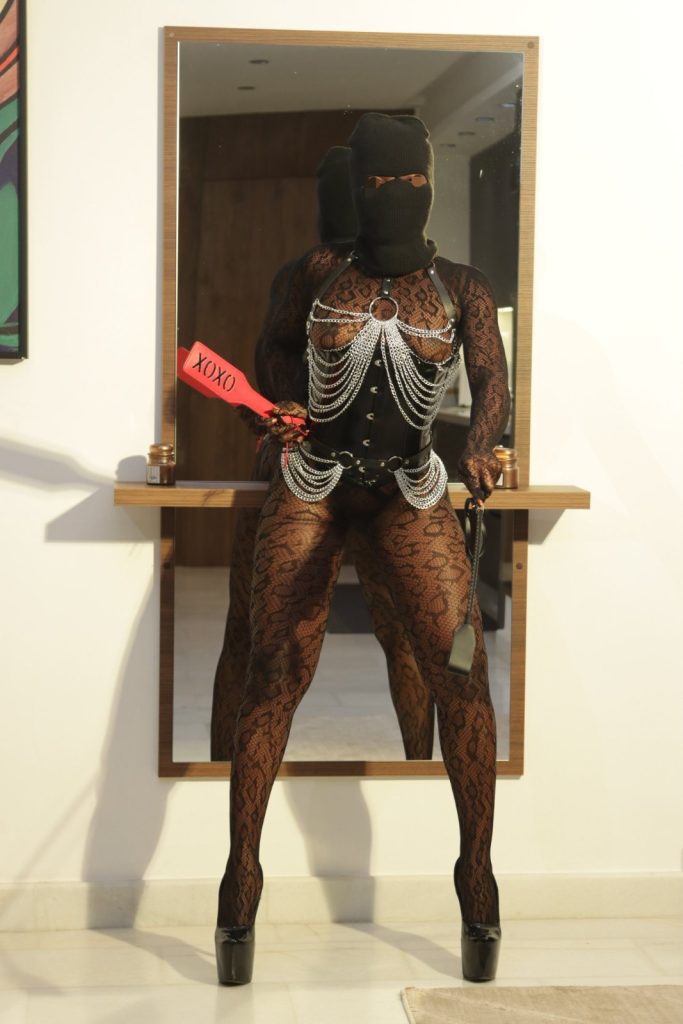 Je suis Reine, une congolaise d’ébène, féminine et très sensuelle.