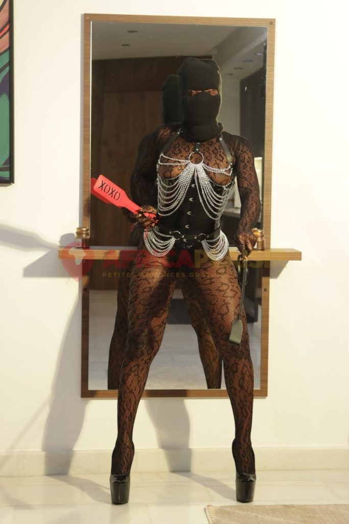Je suis Reine, une congolaise d&rsquo;ébène, féminine et très sensuelle.